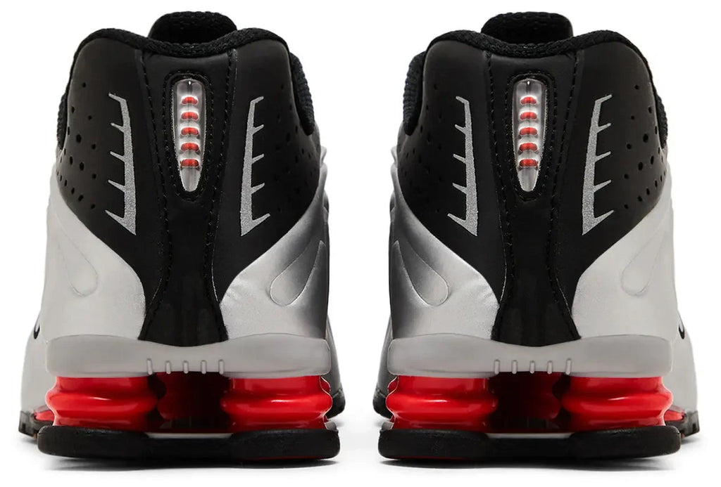 Nike Shox R4 Noir Métallisé Argenté (2018/2024)