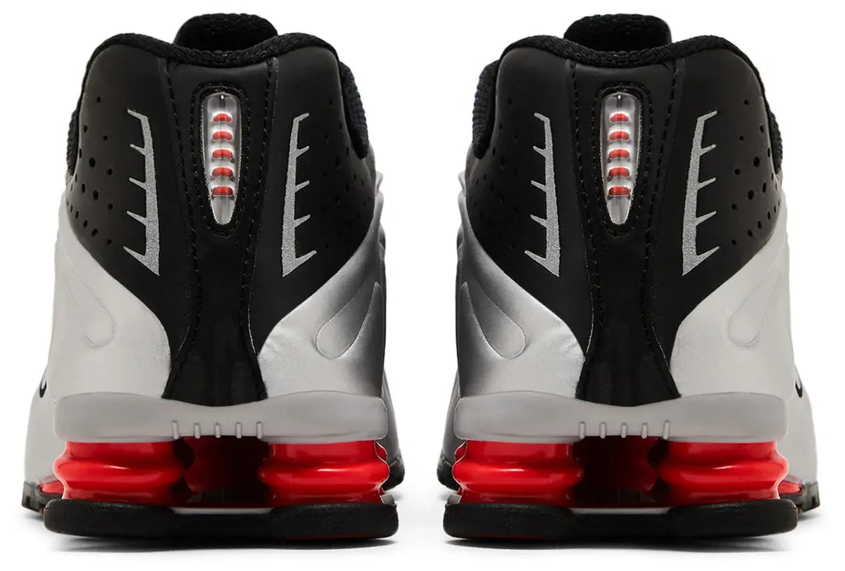 Nike Shox R4 Noir Métallisé Argenté (2018/2024)