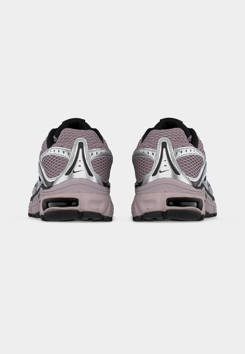 AIR MAX MOTO 2K - Baskets basses - pink rise/pearl pink/metallic silver-coloured/black/smoke grey