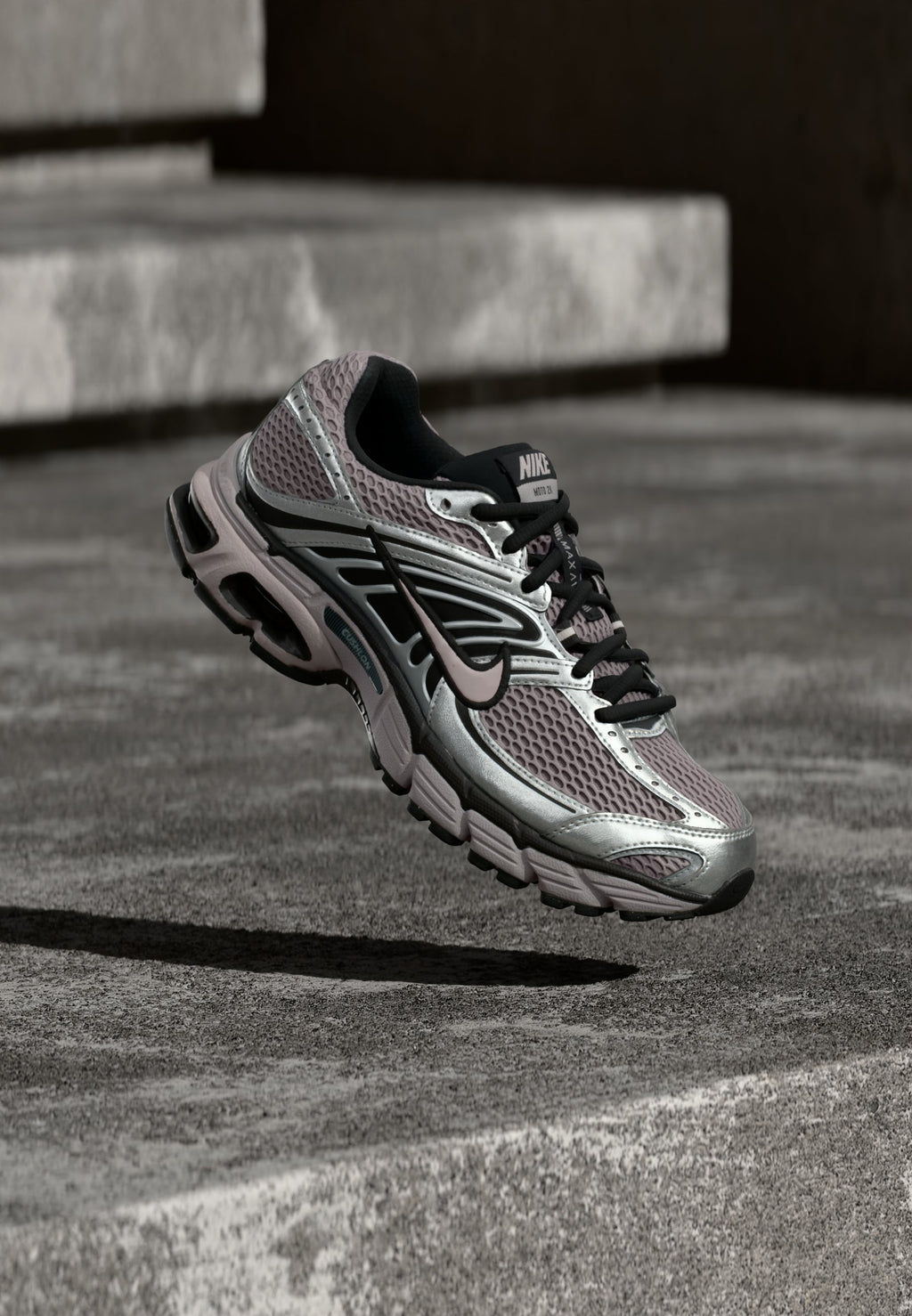 AIR MAX MOTO 2K - Baskets basses - pink rise/pearl pink/metallic silver-coloured/black/smoke grey