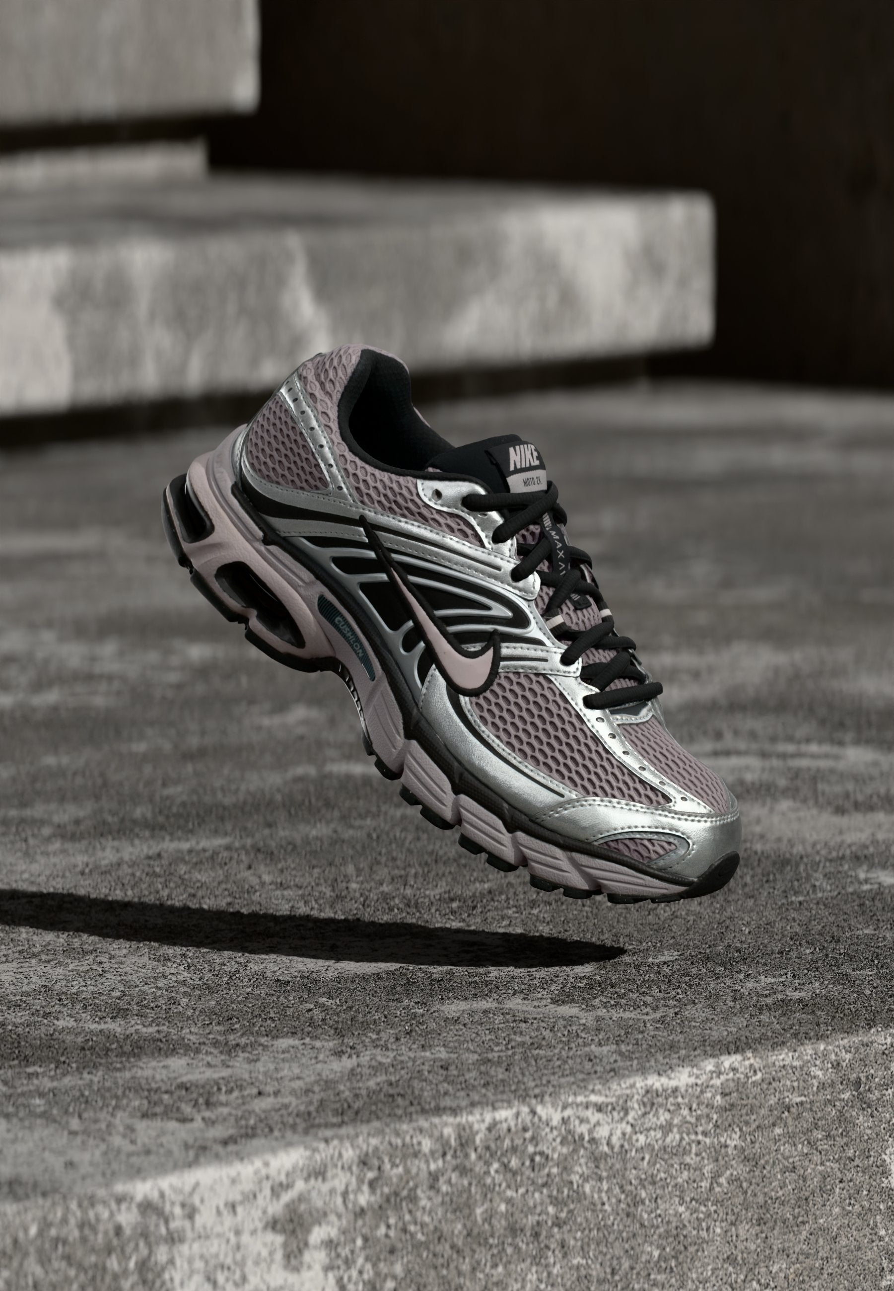 AIR MAX MOTO 2K - Baskets basses - pink rise/pearl pink/metallic silver-coloured/black/smoke grey