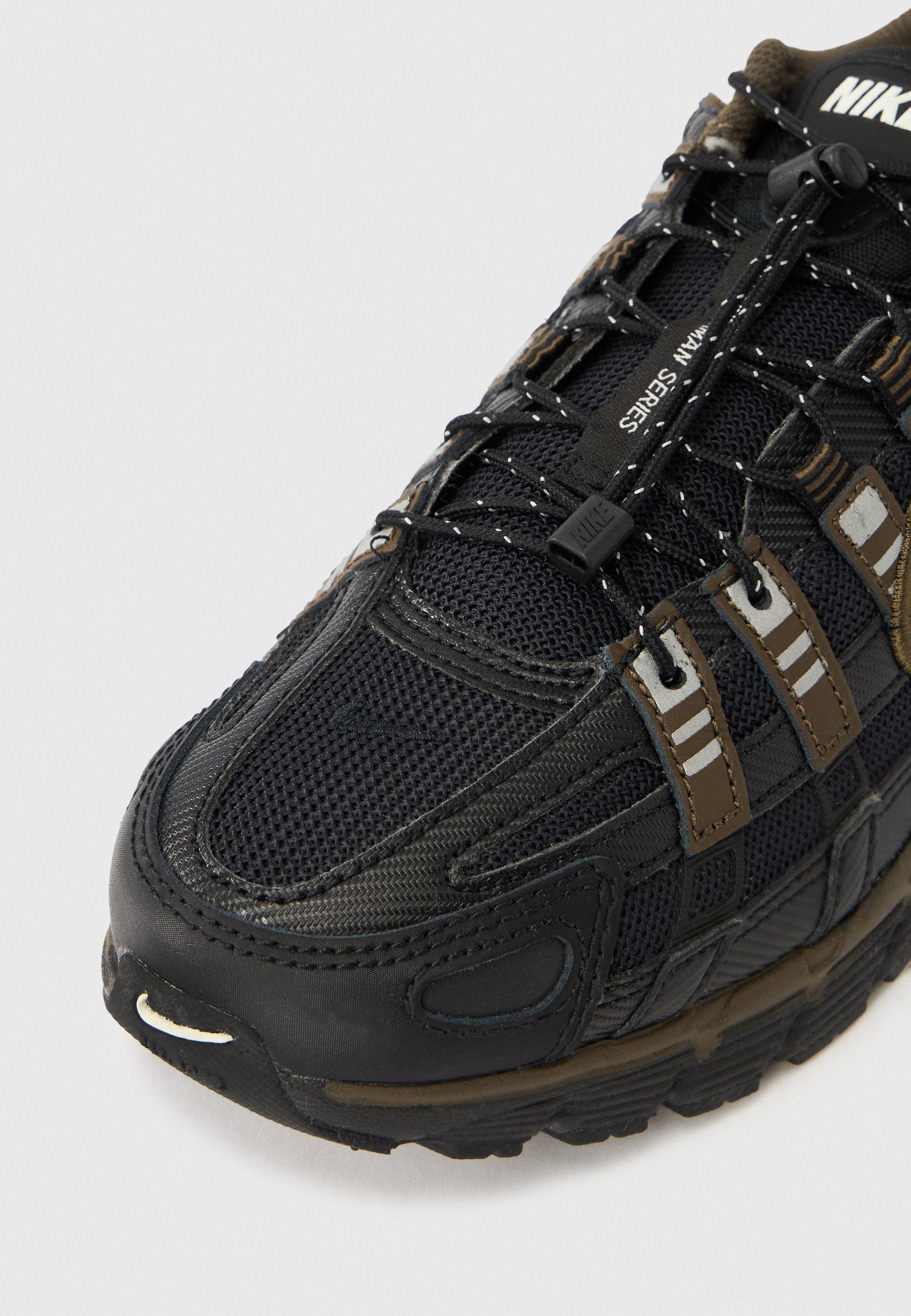 Nike P-6000
Homme Chaussures